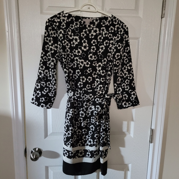 Size 2 - xs -  H&M Floral dress w/  tie belt black white - Picture 15 of 17